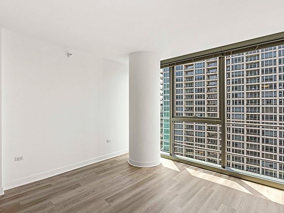 3rd image of 346 W Wolf Point Plz