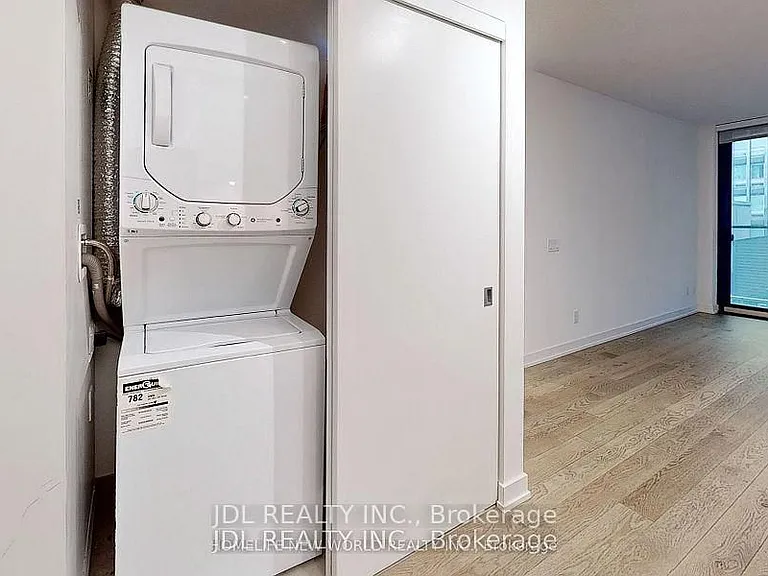 25 Richmond St E #408 — Photo 40