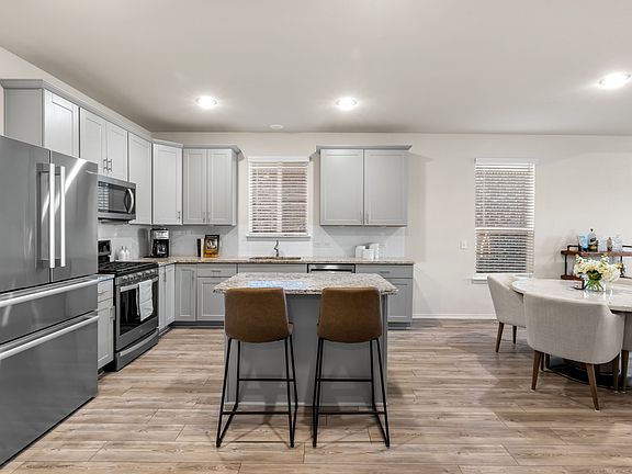 4th image of 800 Gull Rd