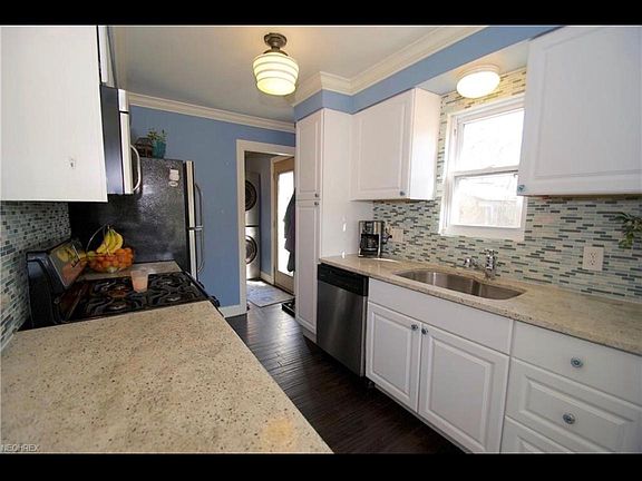 3rd image of 1329 Argyle Dr