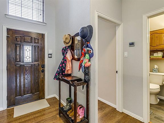 4th image of 3937 Larkspur Dr