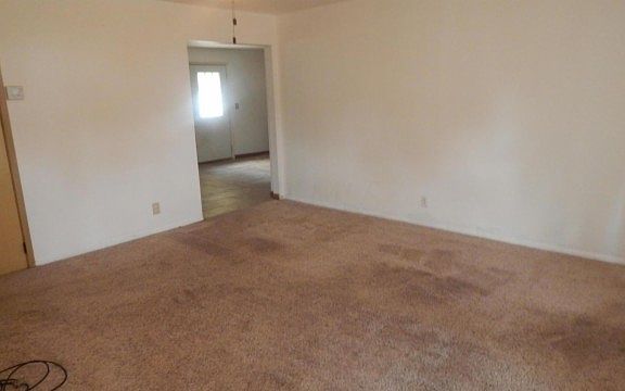 5th image of 211 Empire Dr
