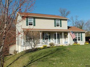 320 Azalea Dr, Hanover, PA 17331