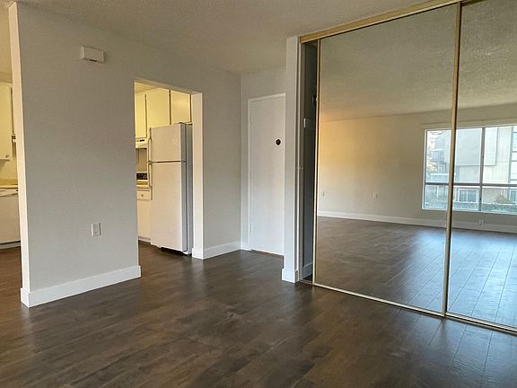 3rd image of 324 Chestnut Hill Ct APT 27
