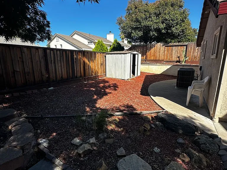 4901 Hillridge Way — Photo 12