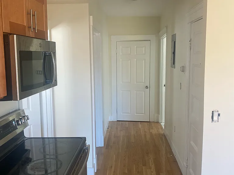 8 Lexington Ter #3 — Photo 2