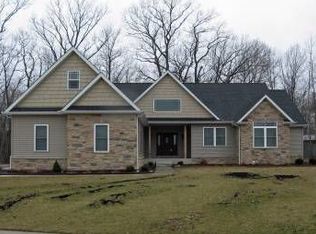 273 Eagle Ridge Dr, Valparaiso, IN 46385