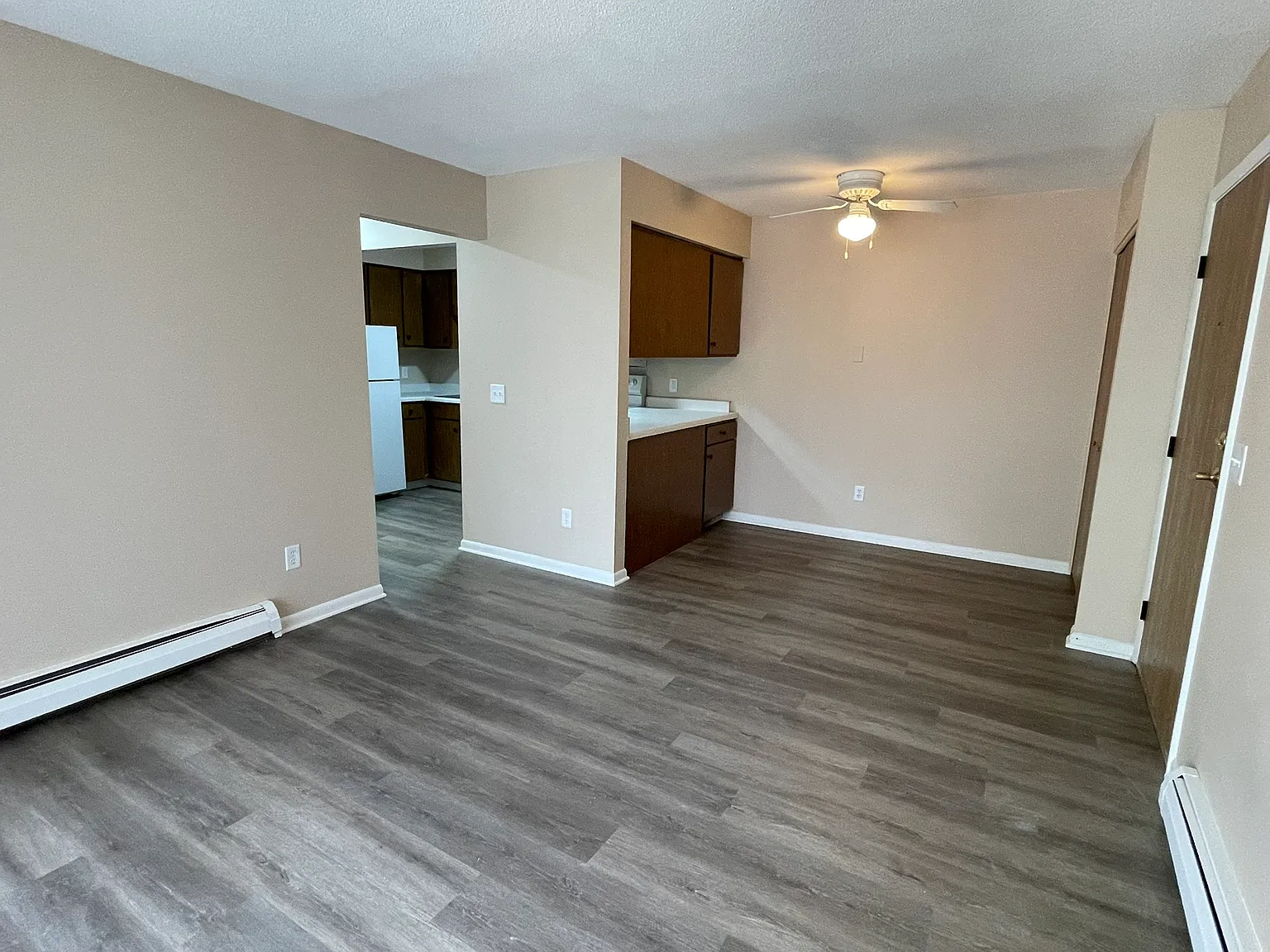 2 bed, 755 sqft, $850 — Photo 2
