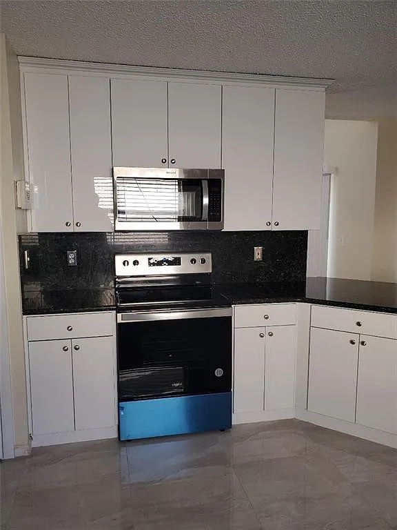 3 bed, 2.5 bath, 1862 sqft, $3,400 — Photo 3