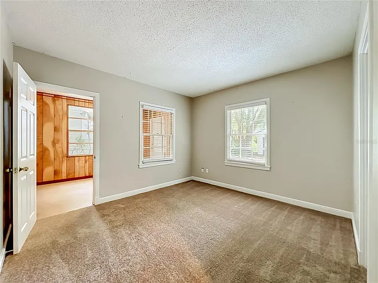 21 N Mills Ave — Photo 32