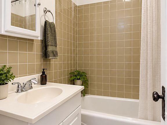 5th image of 226 Court St #Top
