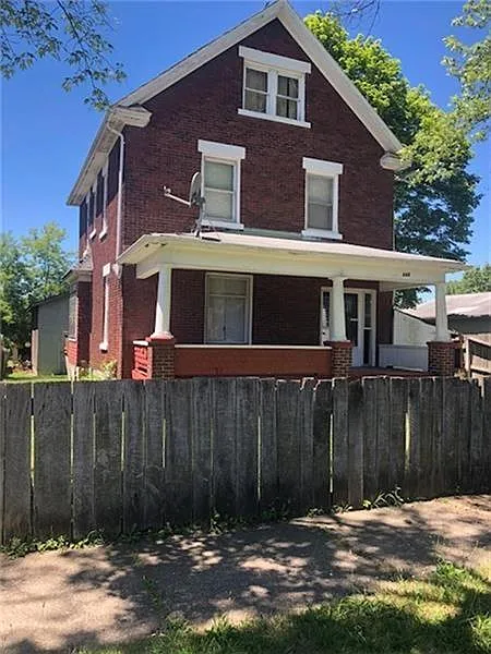 648 Cedar Ave photo 1