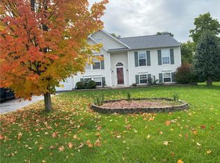 33 Hummingbird Way, West Henrietta, NY 14586