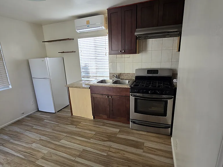 629 S Meridian Ave #C — Photo 2