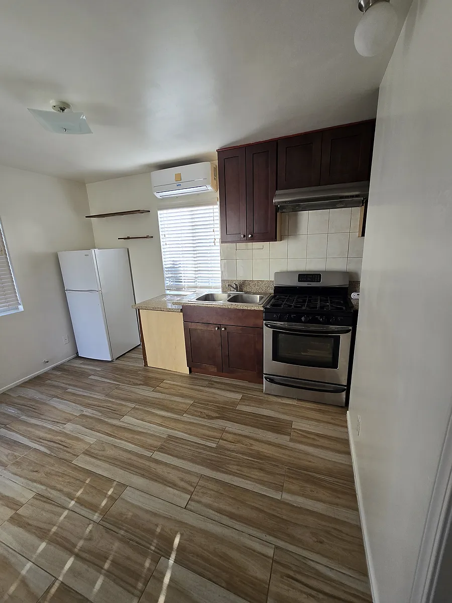 Building Photo - 629 S Meridian Ave #C