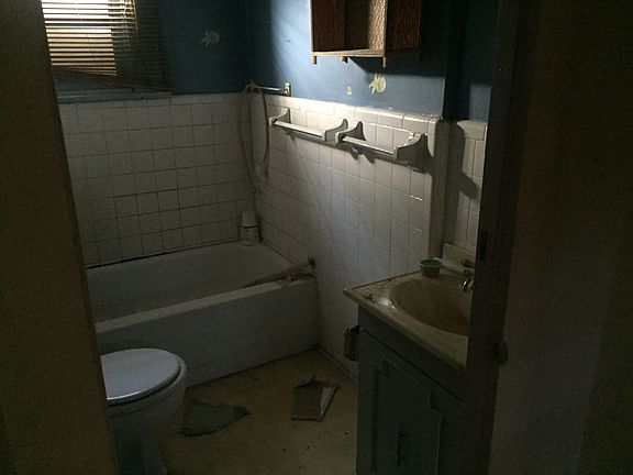 5th image of 715 Tropic St