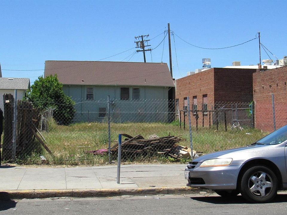 1st image of 329 S San Joaquin St