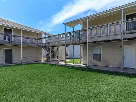 2nd image of 415 S Cherry St #3d0ee2fdb
