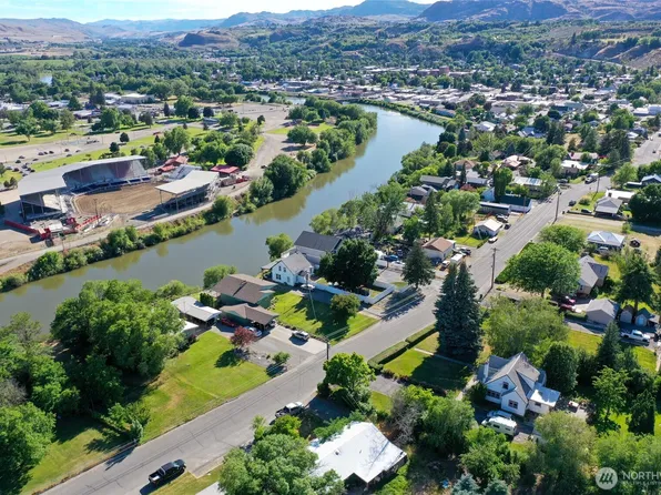 534 Dewberry Avenue E, Omak, WA 98841