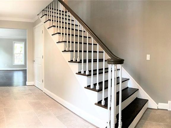 5th image of 90 Chestnut Hill Ln S