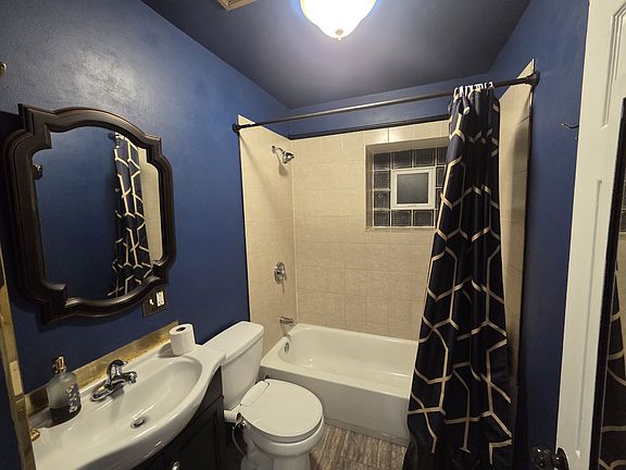 5th image of 1946 W Touhy Ave #1