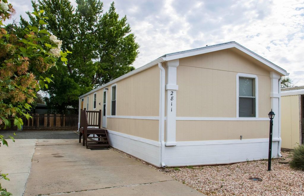 2811 Mango Pl