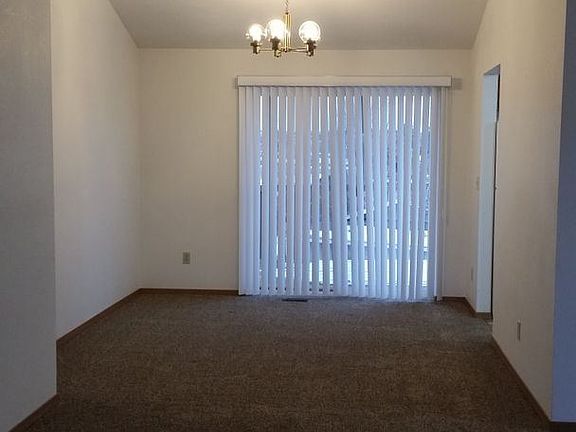 5th image of 213 N Manzanita St
