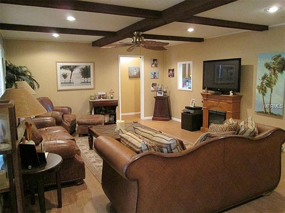 2nd image of 715 Oak Ln