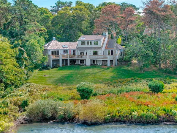 24 Myober Ln, Edgartown, MA 02539