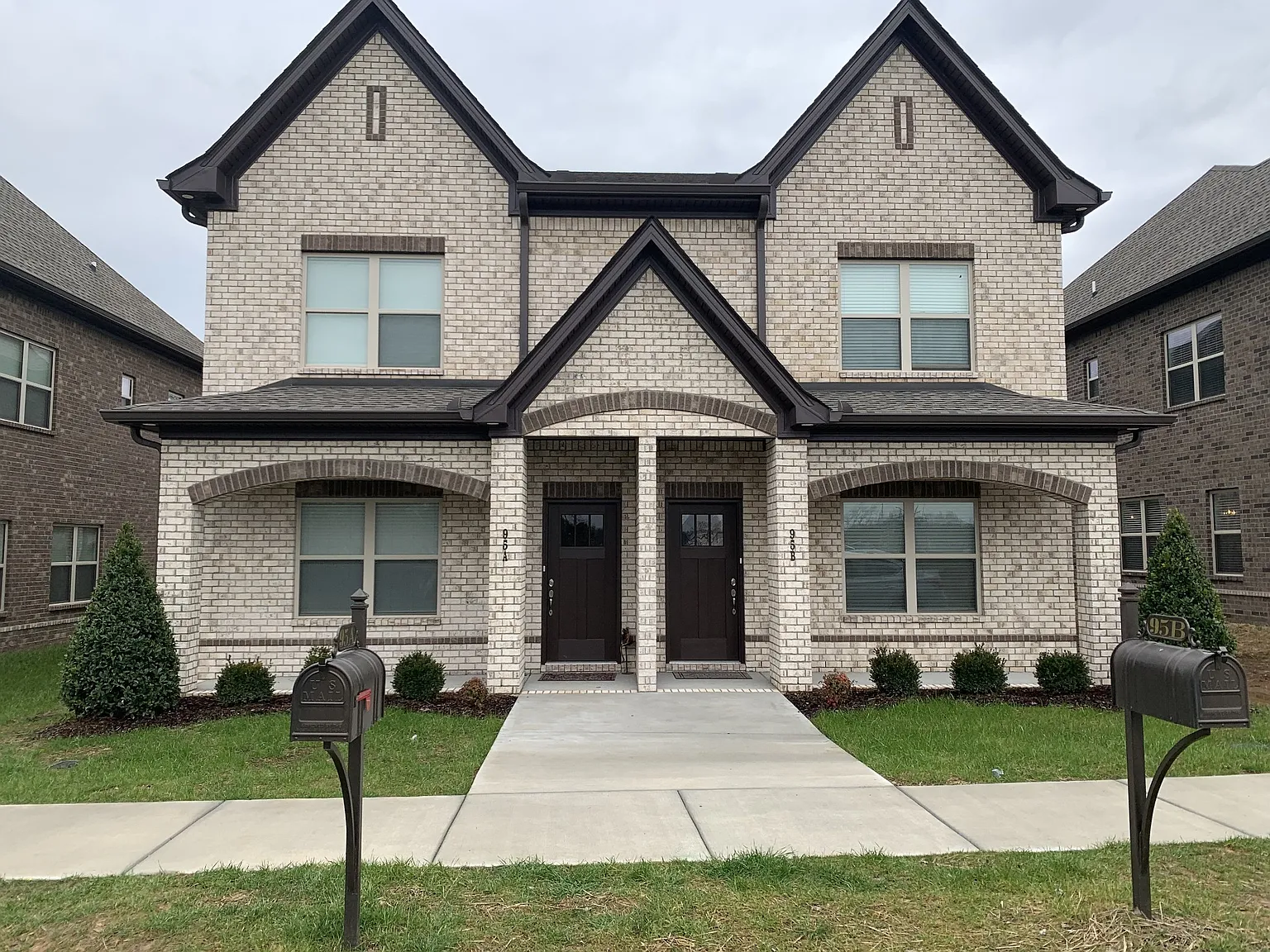 3 bed, 2.5 bath, 2040 sqft, $2,400 — Photo 2