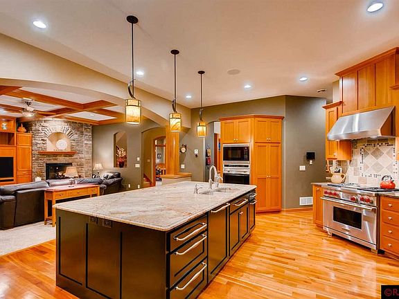 3rd image of 1405 Woodlands Ct SE