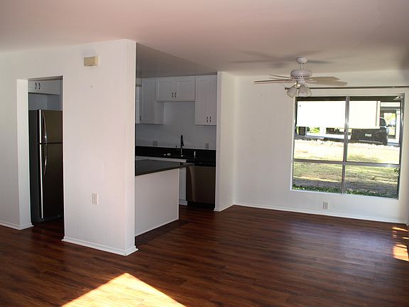 4th image of 286 Oak Leaf Dr #15
