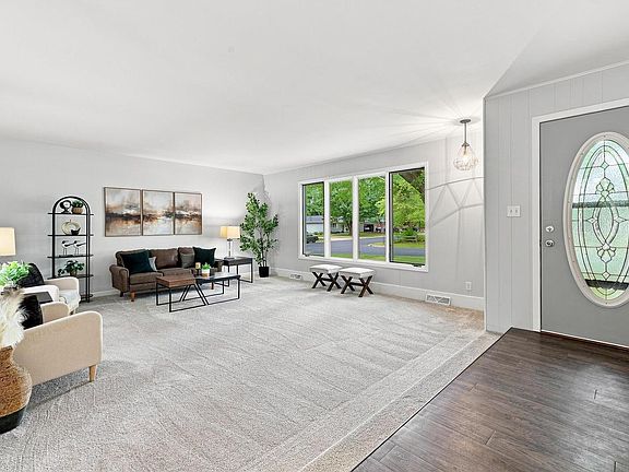 3rd image of 901 HARLYN AVENUE
