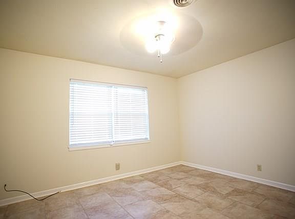 3rd image of 2609 Maxwell Dr