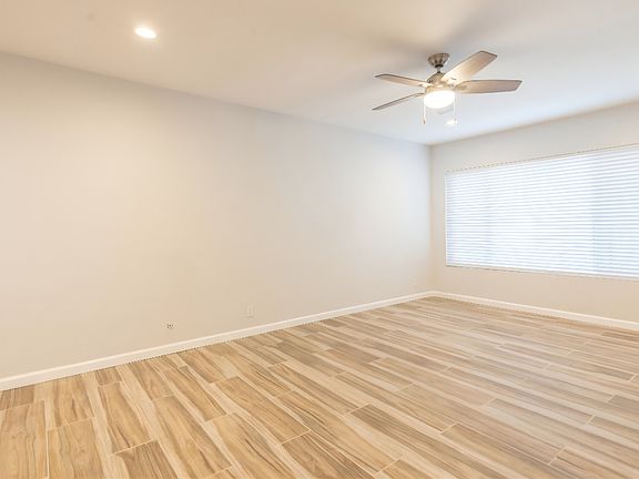 3rd image of 423 E Elmwood Ave