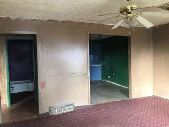 5th image of 428 Hyde Park Cir