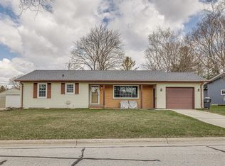 308 River Hills Dr, Sheboygan Falls, WI 53085