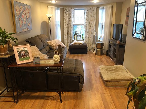 2nd image of 190 I St #190