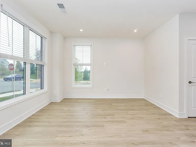 42086 Picasso Sq — Photo 9