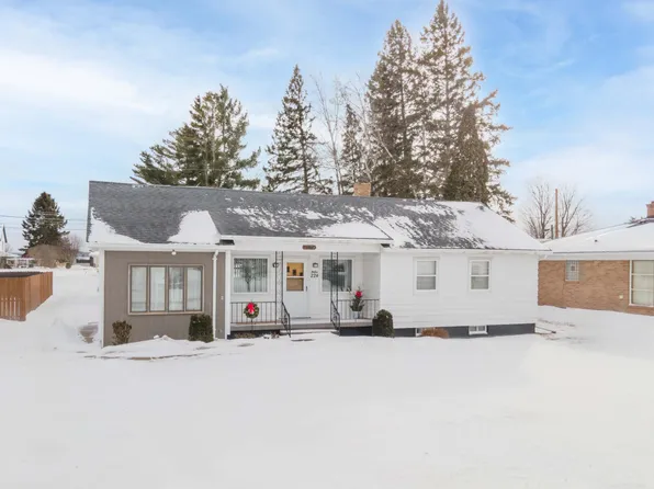 224 Ruby St, Iron River, MI 49935