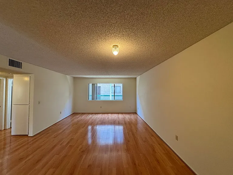 1004 E Garfield Ave — Photo 7