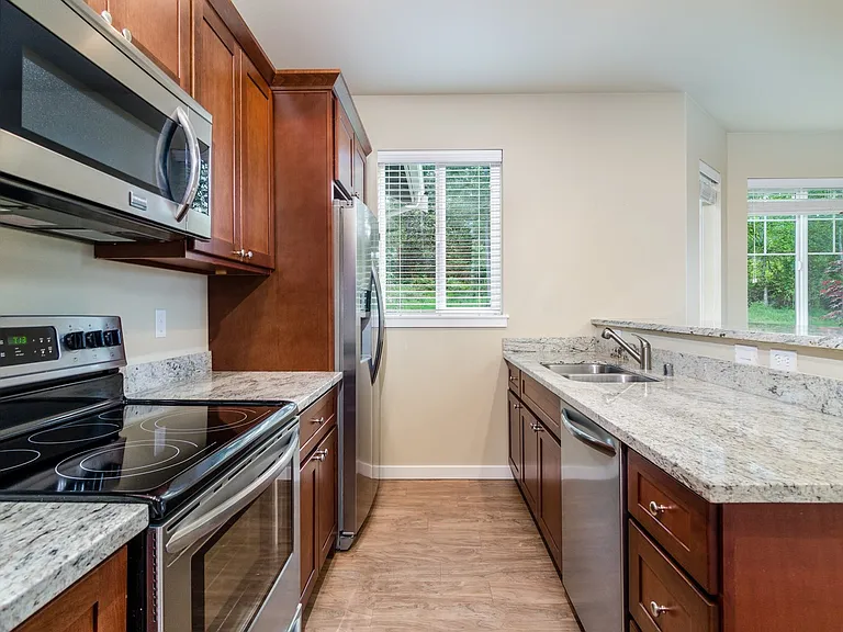 1623 Burnside Pl — Photo 9