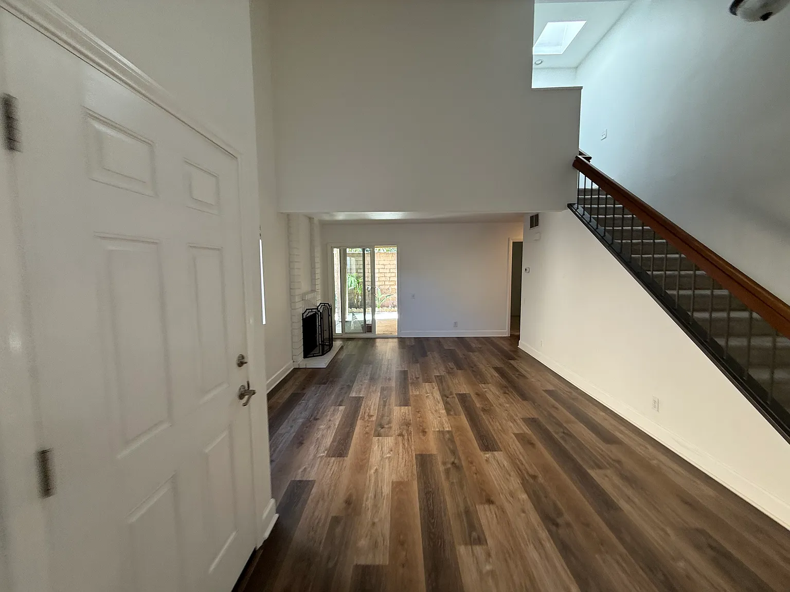 3 bed, 1364 sqft, $3,550 — Photo 2