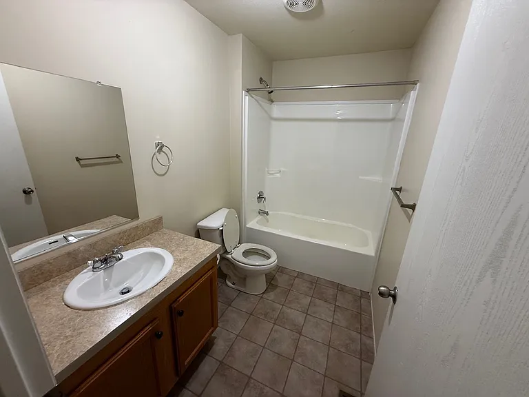 504 Pettycoat Ln — Photo 11