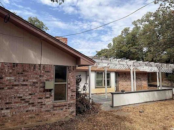 2nd image of 314 Woodard Ln