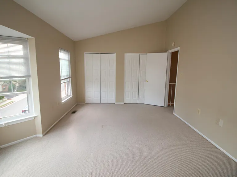 512 Suffield Dr — Photo 21