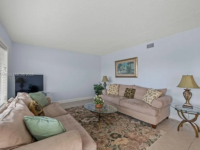 23 Royal Palm Point #B — Photo 10