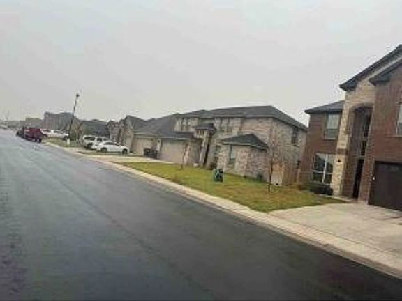 Exterior Neighborhood (street photo)