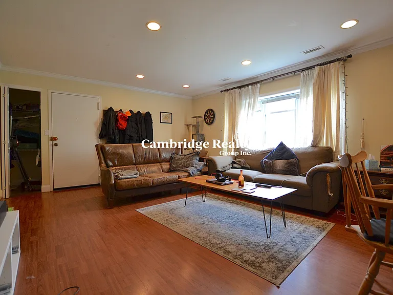 140 Newton St #3T — Photo 4
