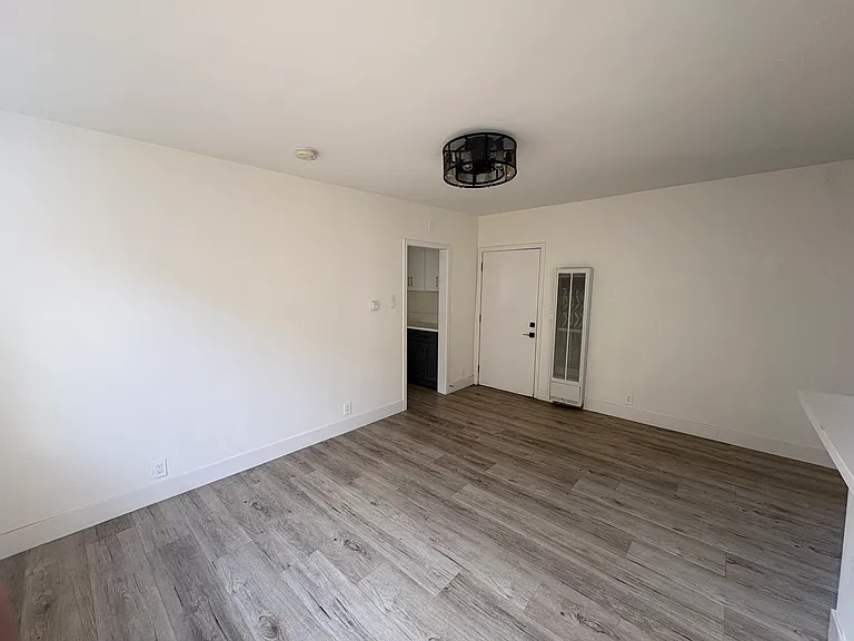 2176 Venice Blvd #11 — Photo 5